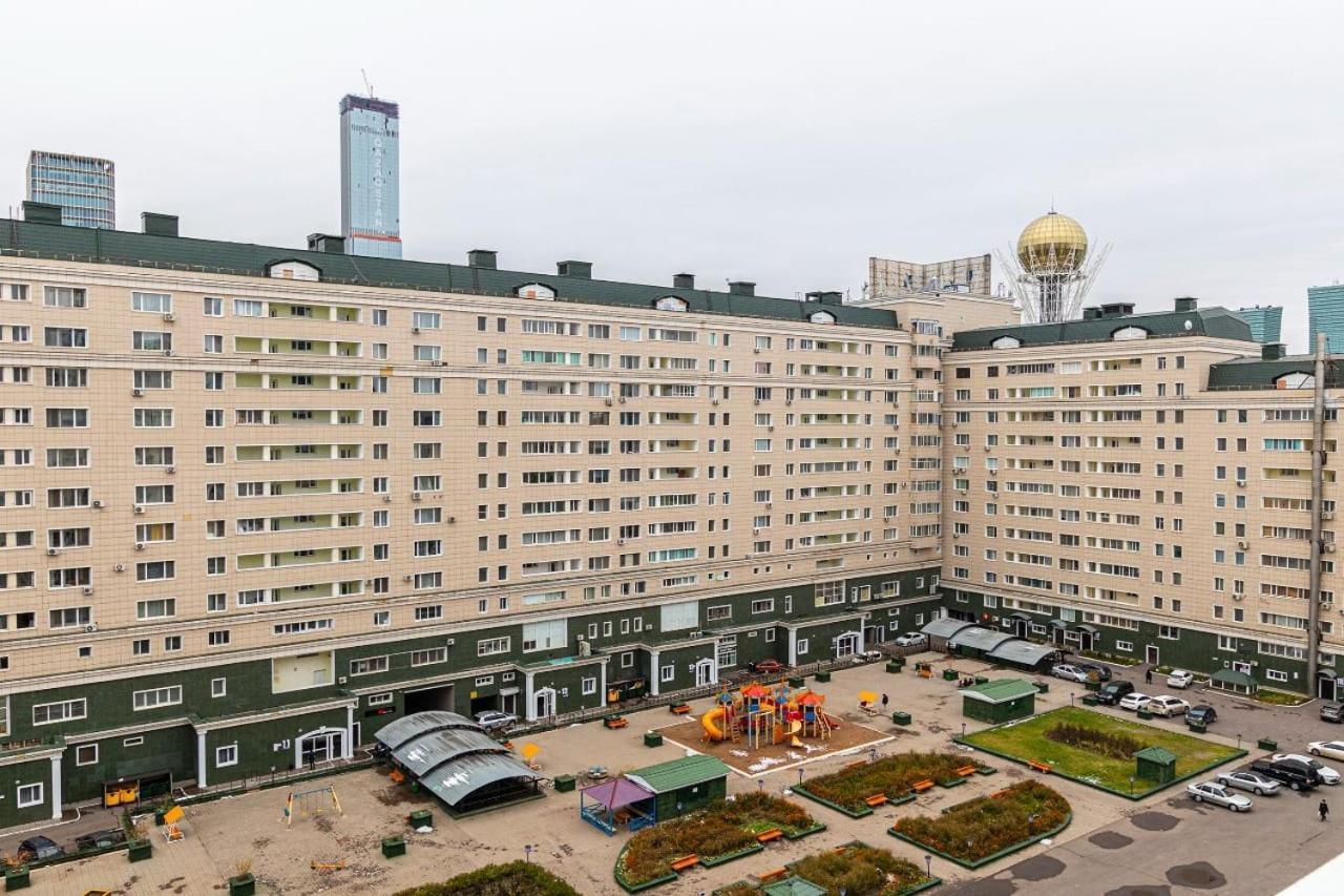 25 Вид На Байтерек Для 1-4 Человек С Кроватью И Раскладным Диваном Astana Exterior photo