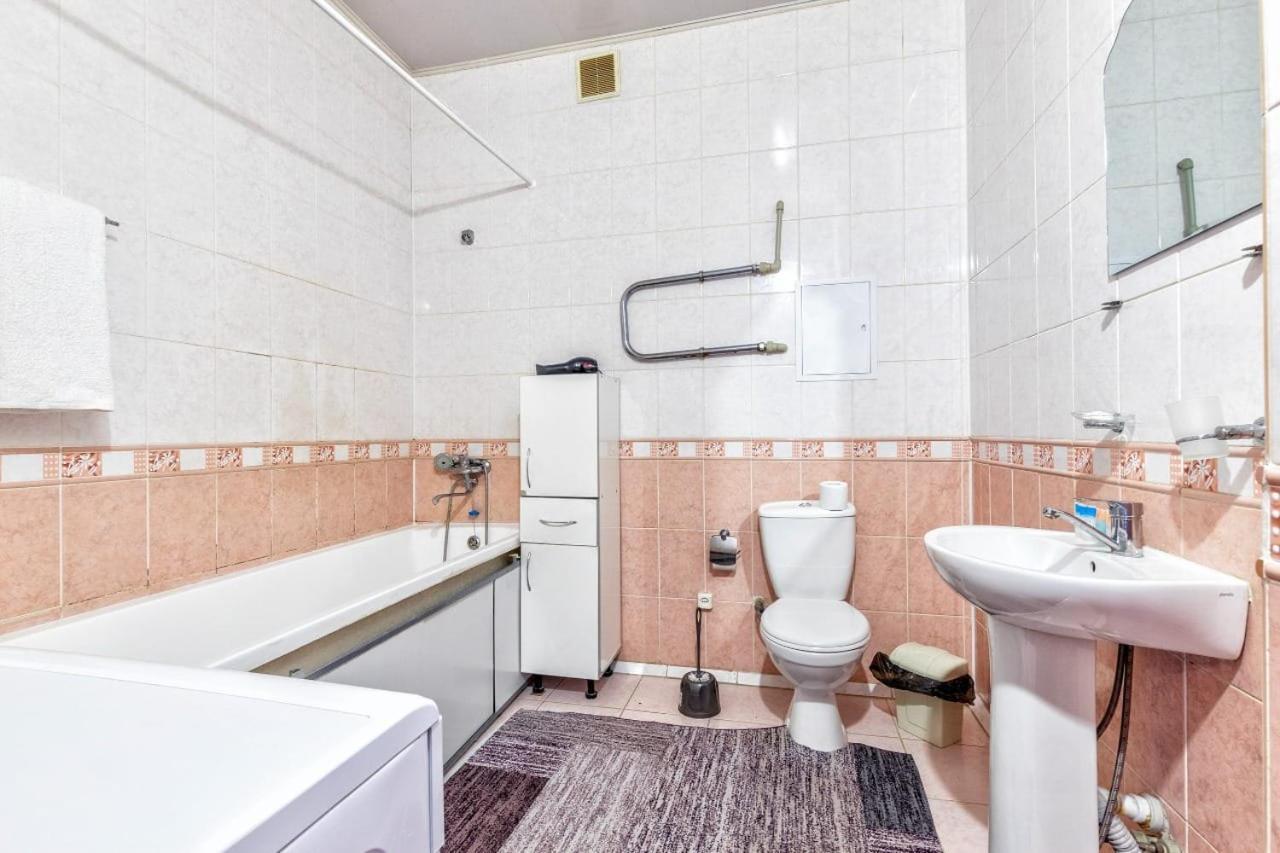 25 Вид На Байтерек Для 1-4 Человек С Кроватью И Раскладным Диваном Astana Exterior photo