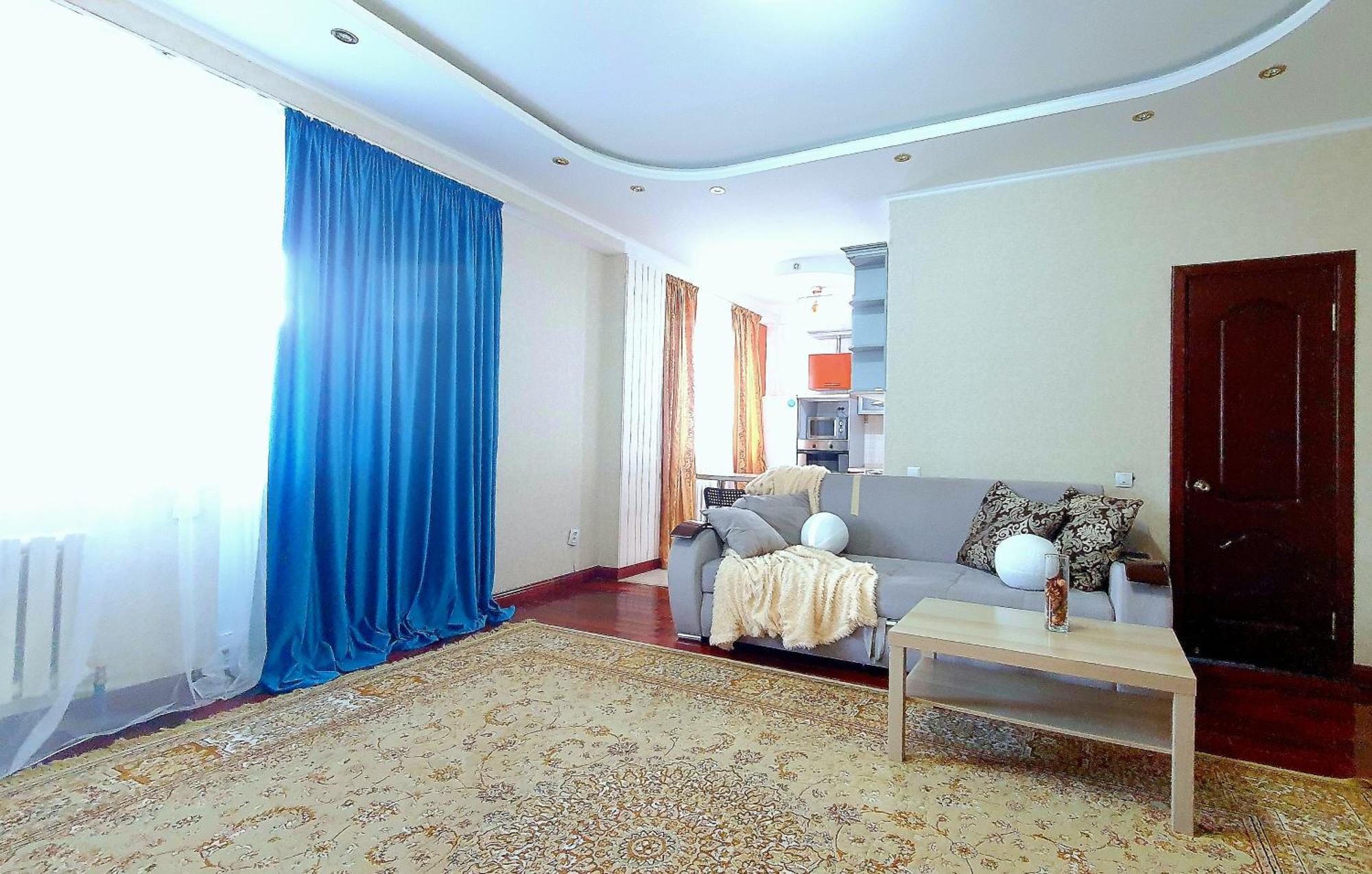 25 Вид На Байтерек Для 1-4 Человек С Кроватью И Раскладным Диваном Astana Exterior photo