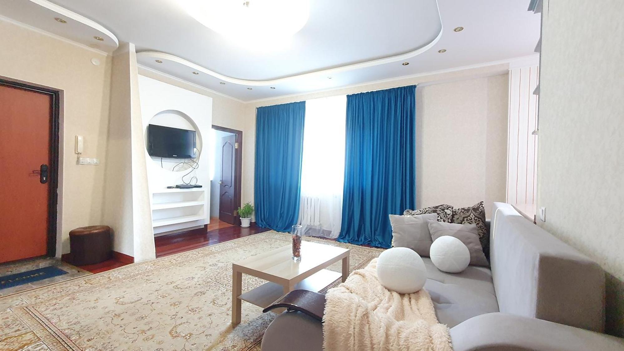 25 Вид На Байтерек Для 1-4 Человек С Кроватью И Раскладным Диваном Astana Exterior photo